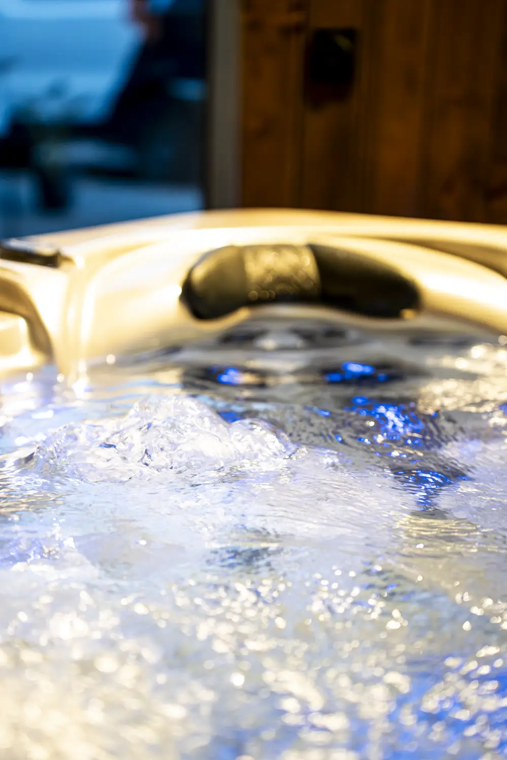 Détail d'un spa en eau dans le showroom