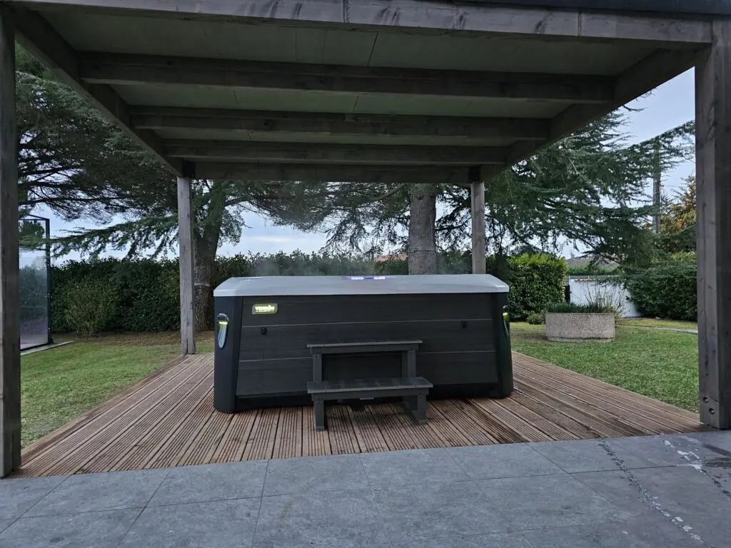 Spa sous pergola bois